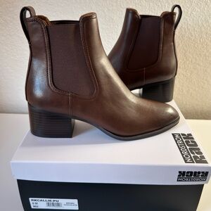 Nordstrom Rack Booths size 8 new